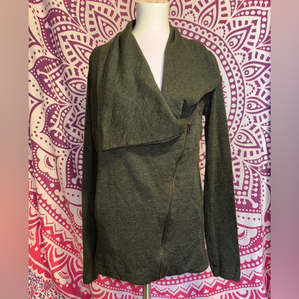 H by Bordeaux Dark Green Gray Asymmetrical Zipper Sweater Women’s Size Medium
